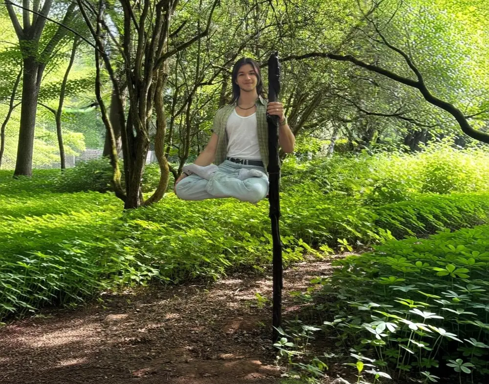 The floating staff illusion at Cedar Hollow Oxford, 1 of 5