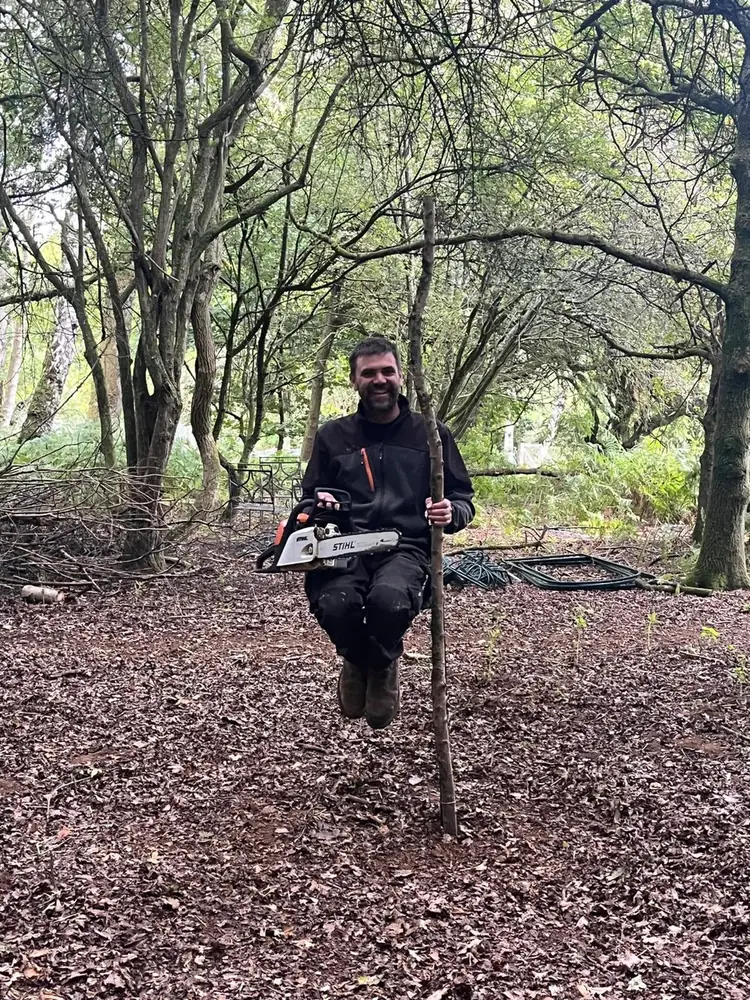 The floating staff illusion at Cedar Hollow Oxford, 3 of 5