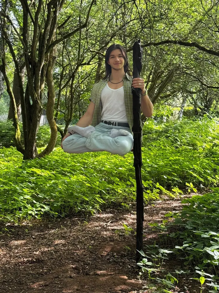 The floating staff illusion at Cedar Hollow Oxford, 5 of 5