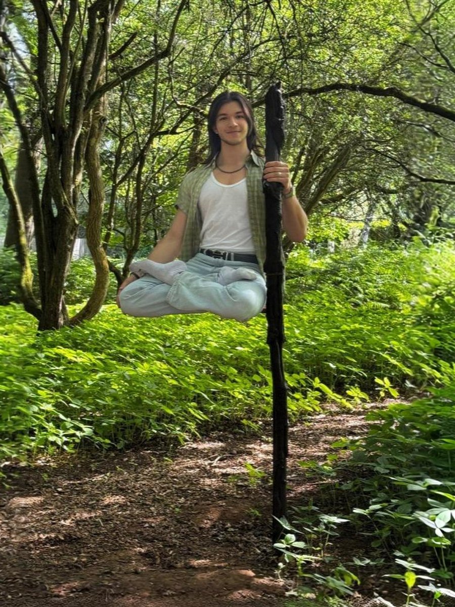 The floating staff illusion