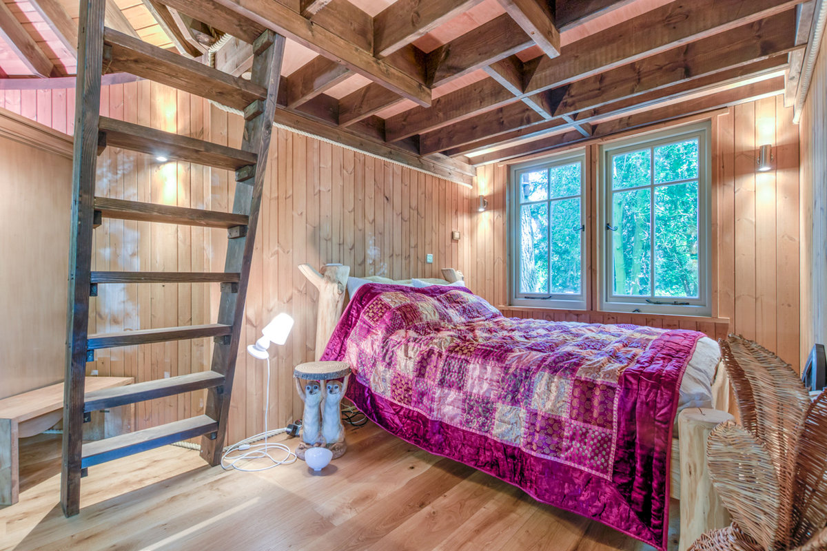The Cedar Hollow Treehouse, photo 6 of 12