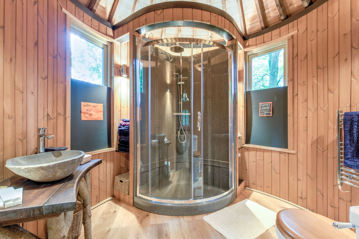 The Cedar Hollow Treehouse, photo 10 of 12
